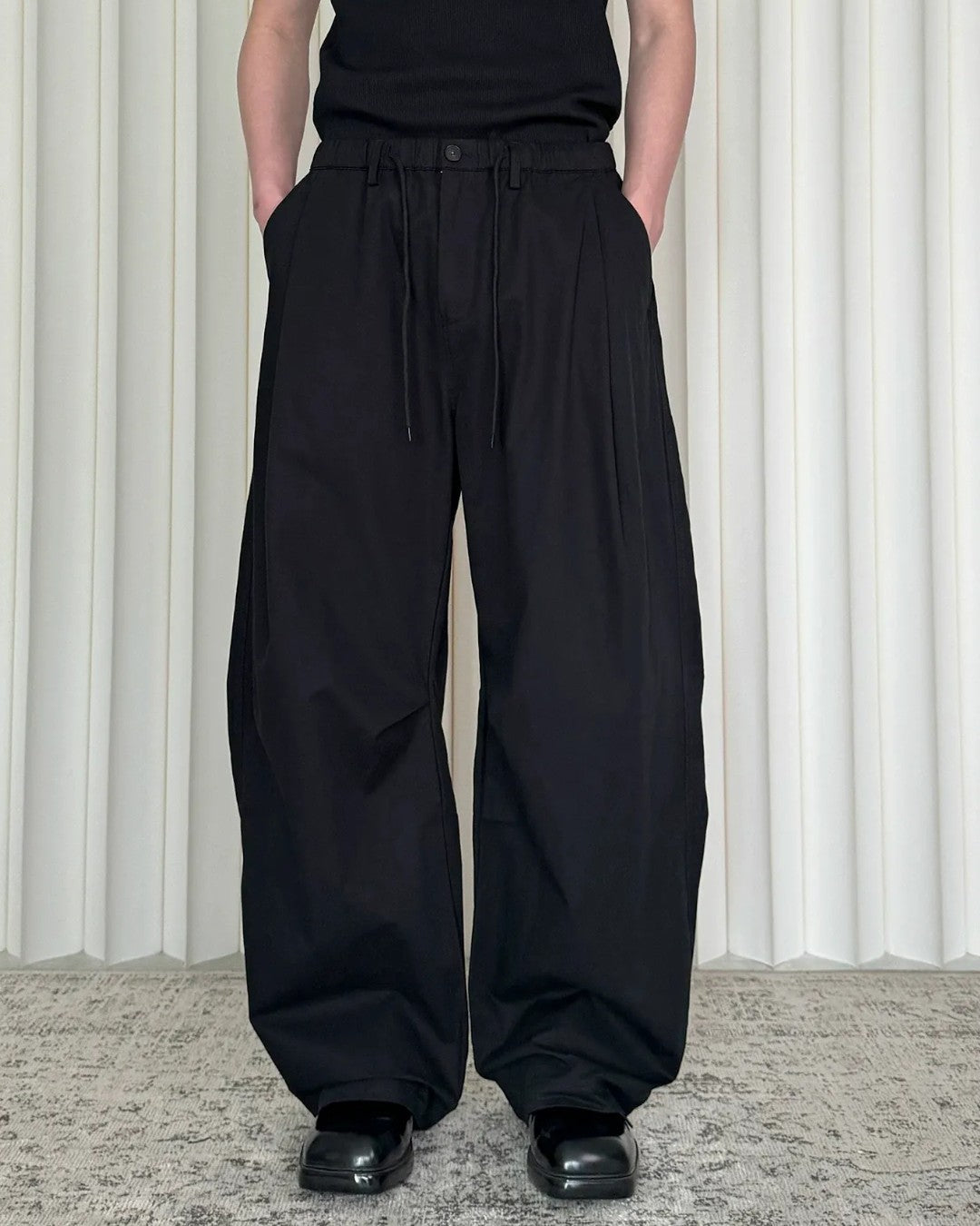 COTTON PLEATED PARACHUTE PANTS MT087