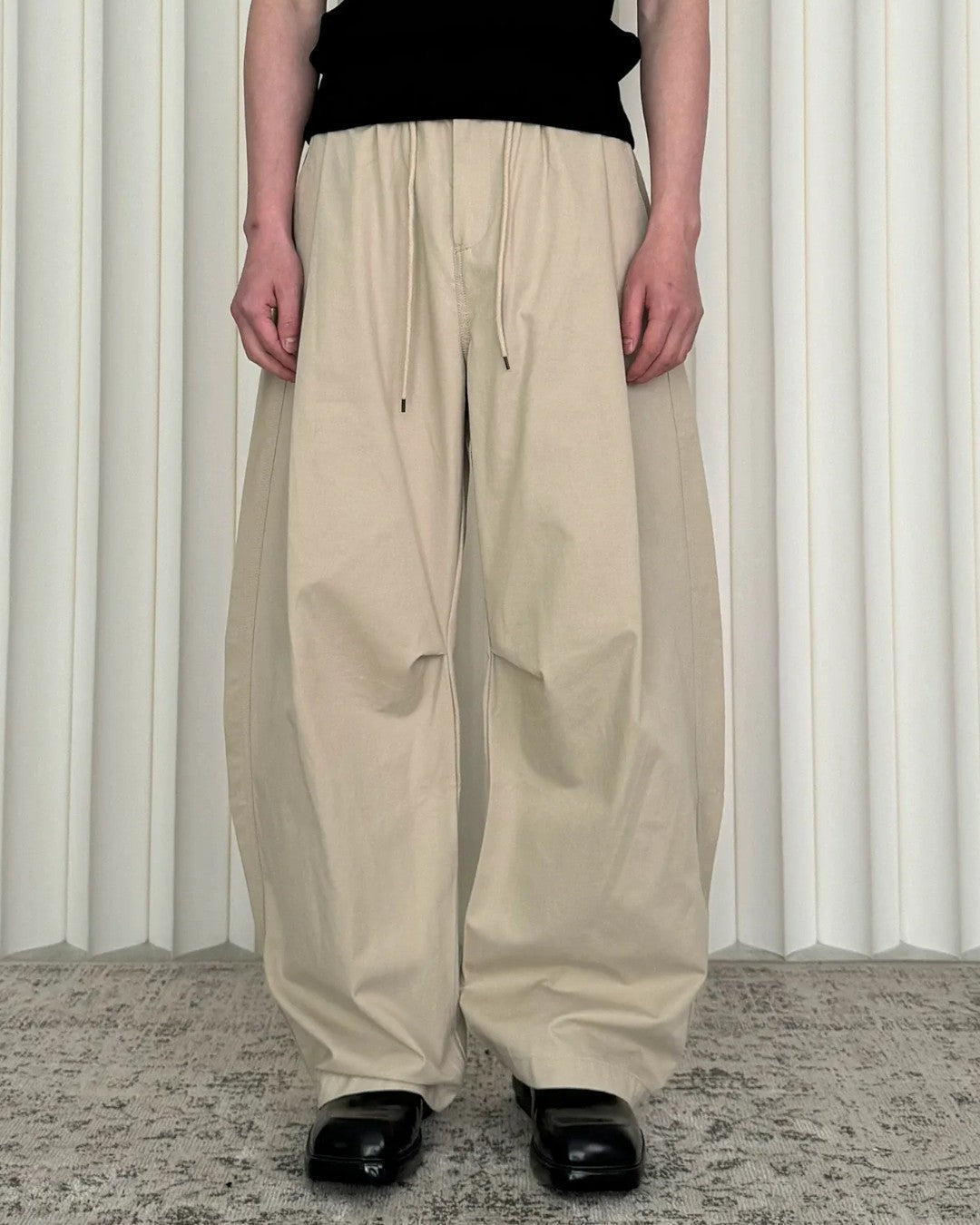 COTTON PLEATED PARACHUTE PANTS MT087