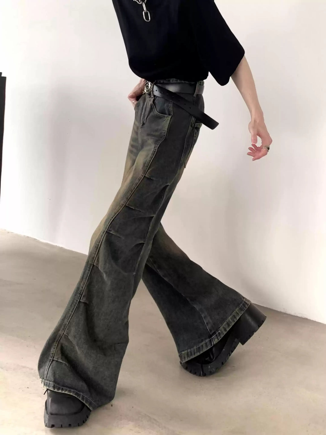 SABER-CUT VINTAGE WASH WIDE-LEG JEANS ST5198