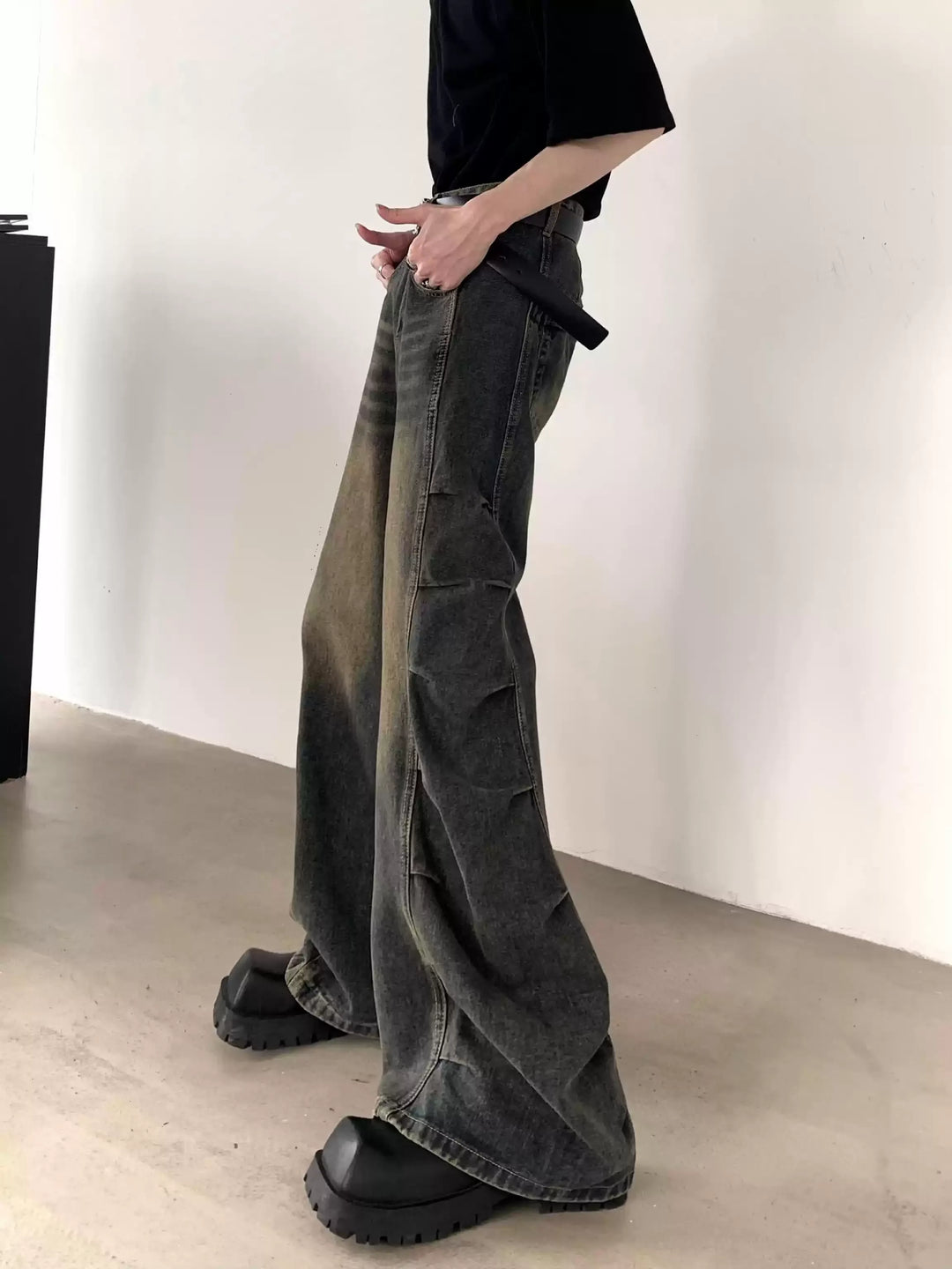 SABER-CUT VINTAGE WASH WIDE-LEG JEANS ST5198